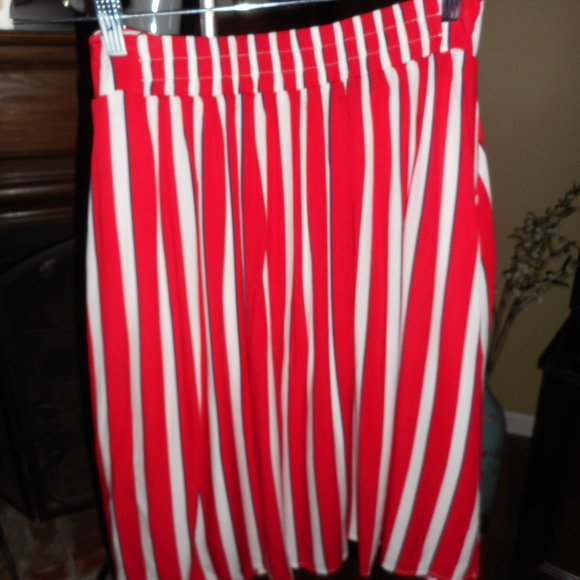 BOGO FREE, NWOT Modcloth Collectif red, white, navy stripe skirt, 6 - Picture 3 of 5